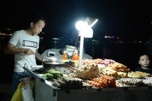 Hue - nocny market